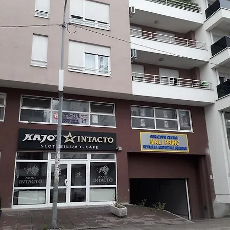 Apolon Centar * 巴尼西卢卡